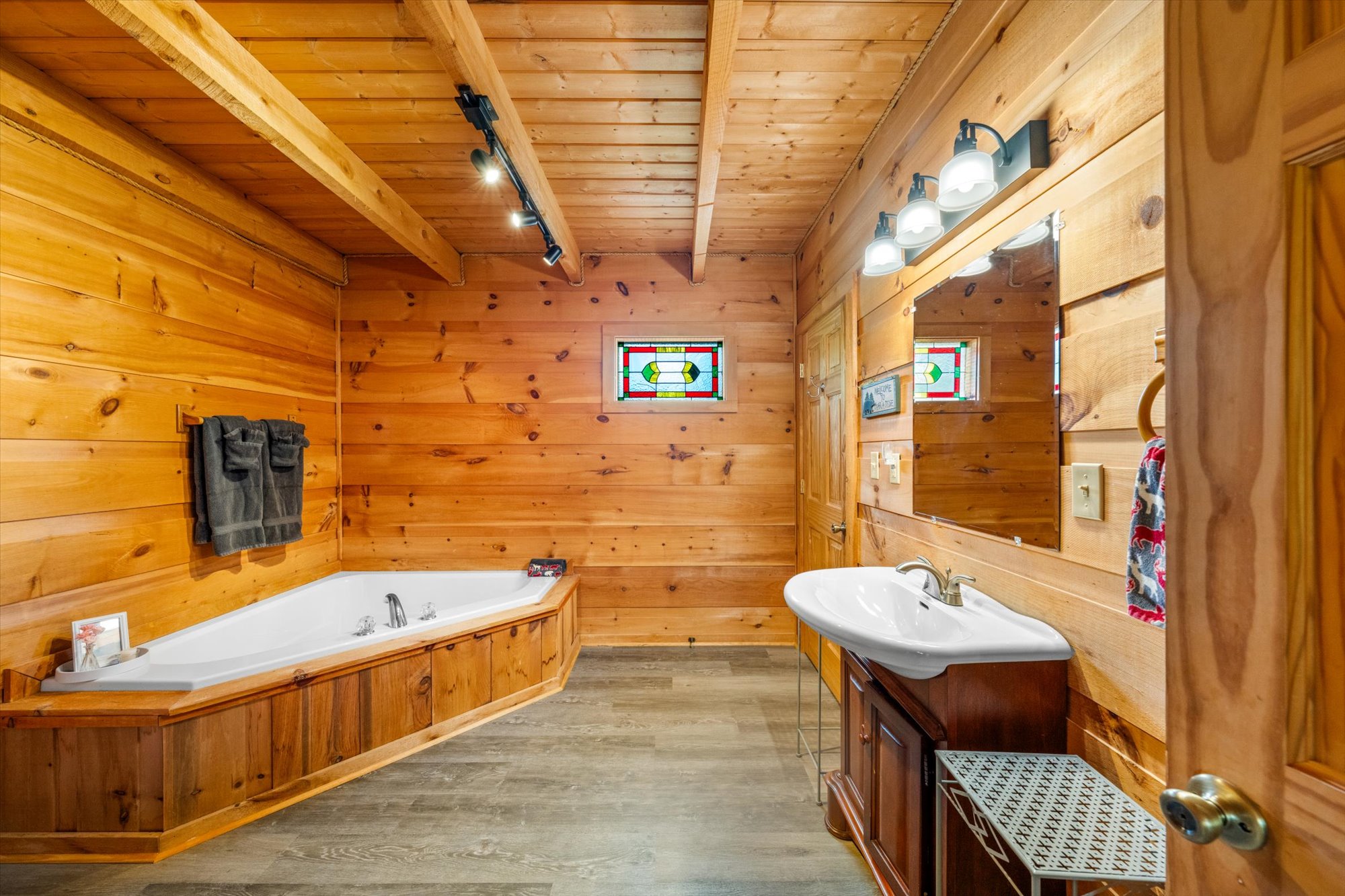 Sevierville, Tennessee, 37862, United States, 3 Bedrooms Bedrooms, ,3 BathroomsBathrooms,Residential,For Sale,1920301