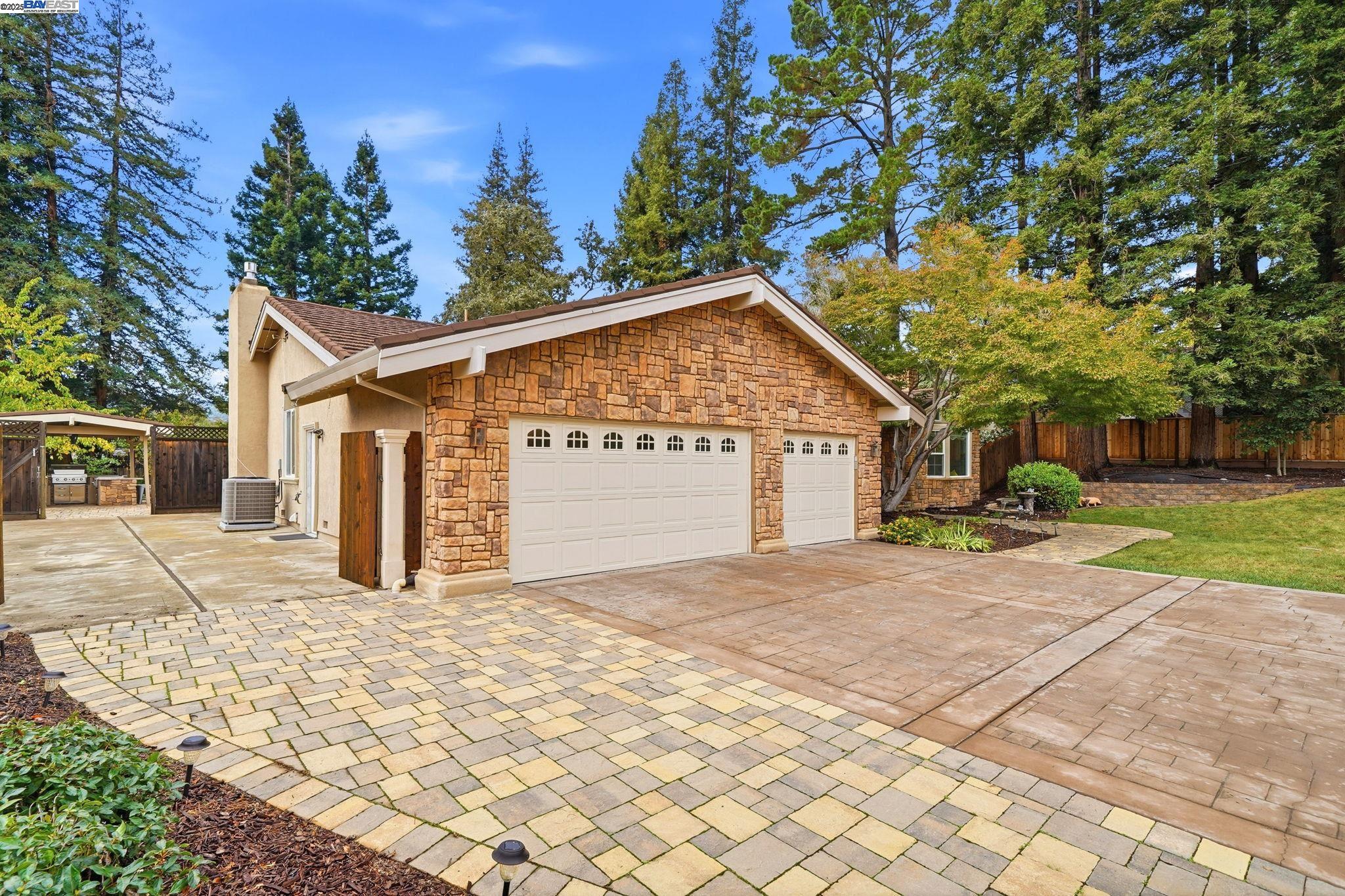 Danville, California, 94526, United States, 4 Bedrooms Bedrooms, ,3 BathroomsBathrooms,Residential,For Sale,1992815