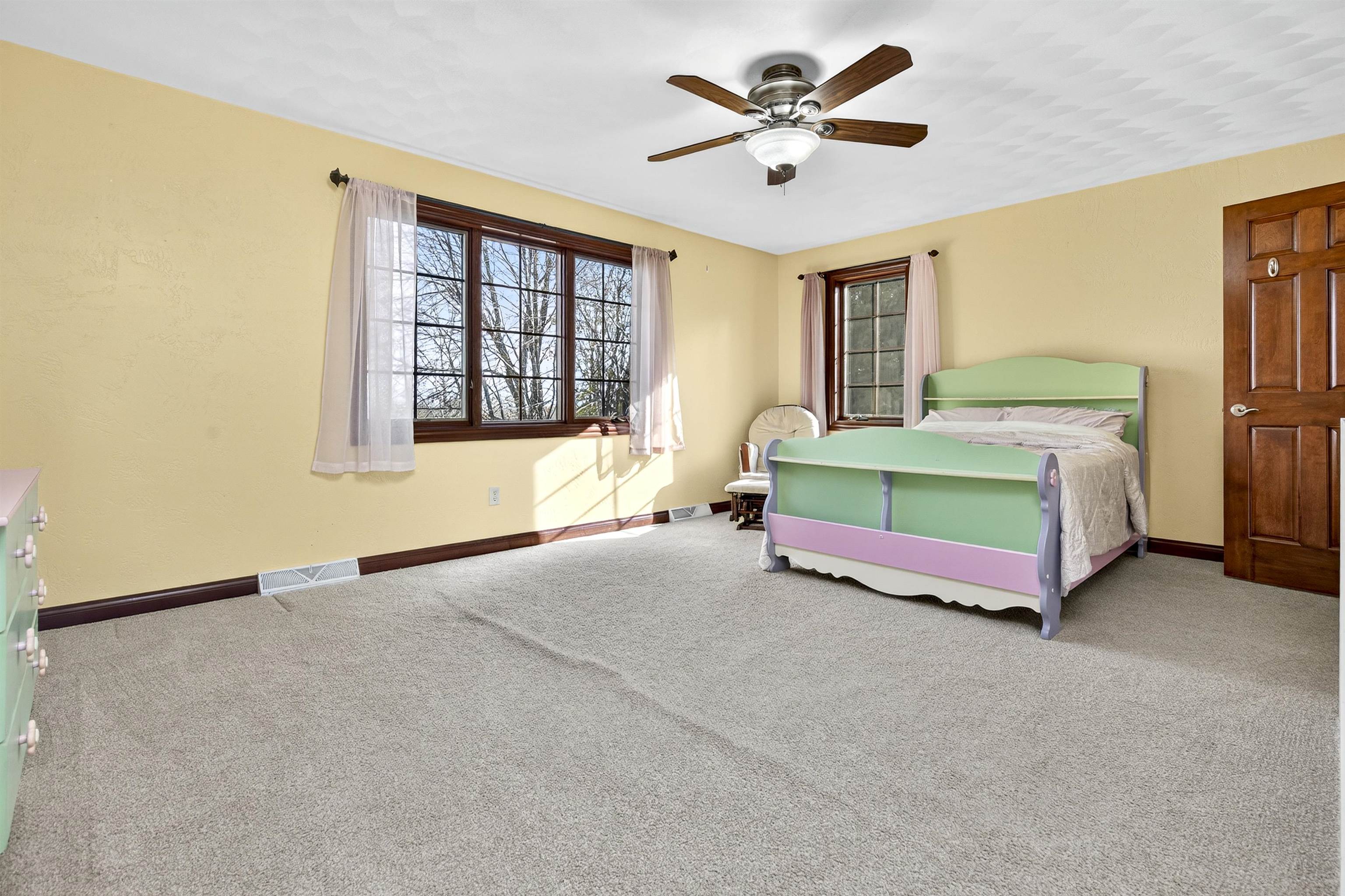 NEENAH, Wisconsin, 54956, United States, 5 Bedrooms Bedrooms, ,6 BathroomsBathrooms,Residential,For Sale,1992991