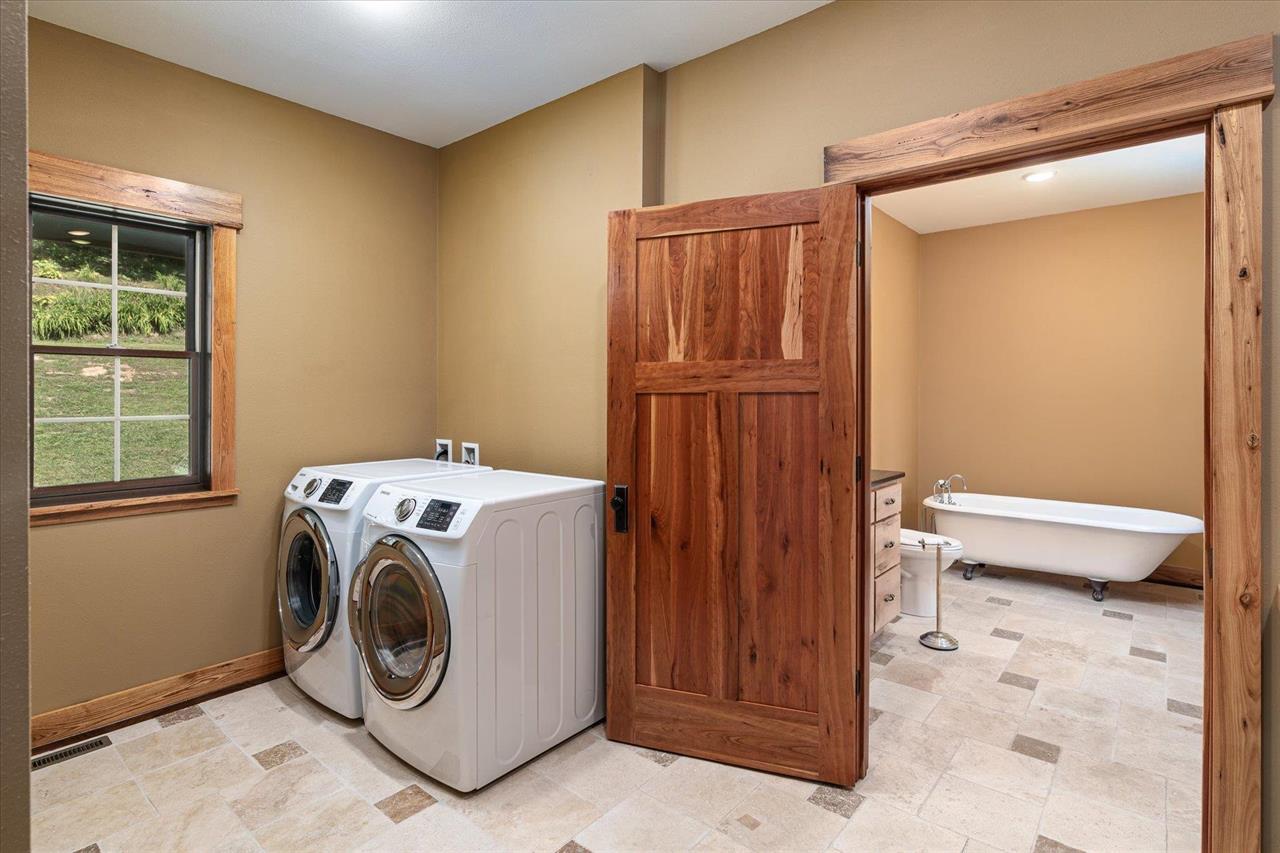 Westby, Wisconsin, 54667, United States, 3 Bedrooms Bedrooms, ,3 BathroomsBathrooms,Residential,For Sale,1977148