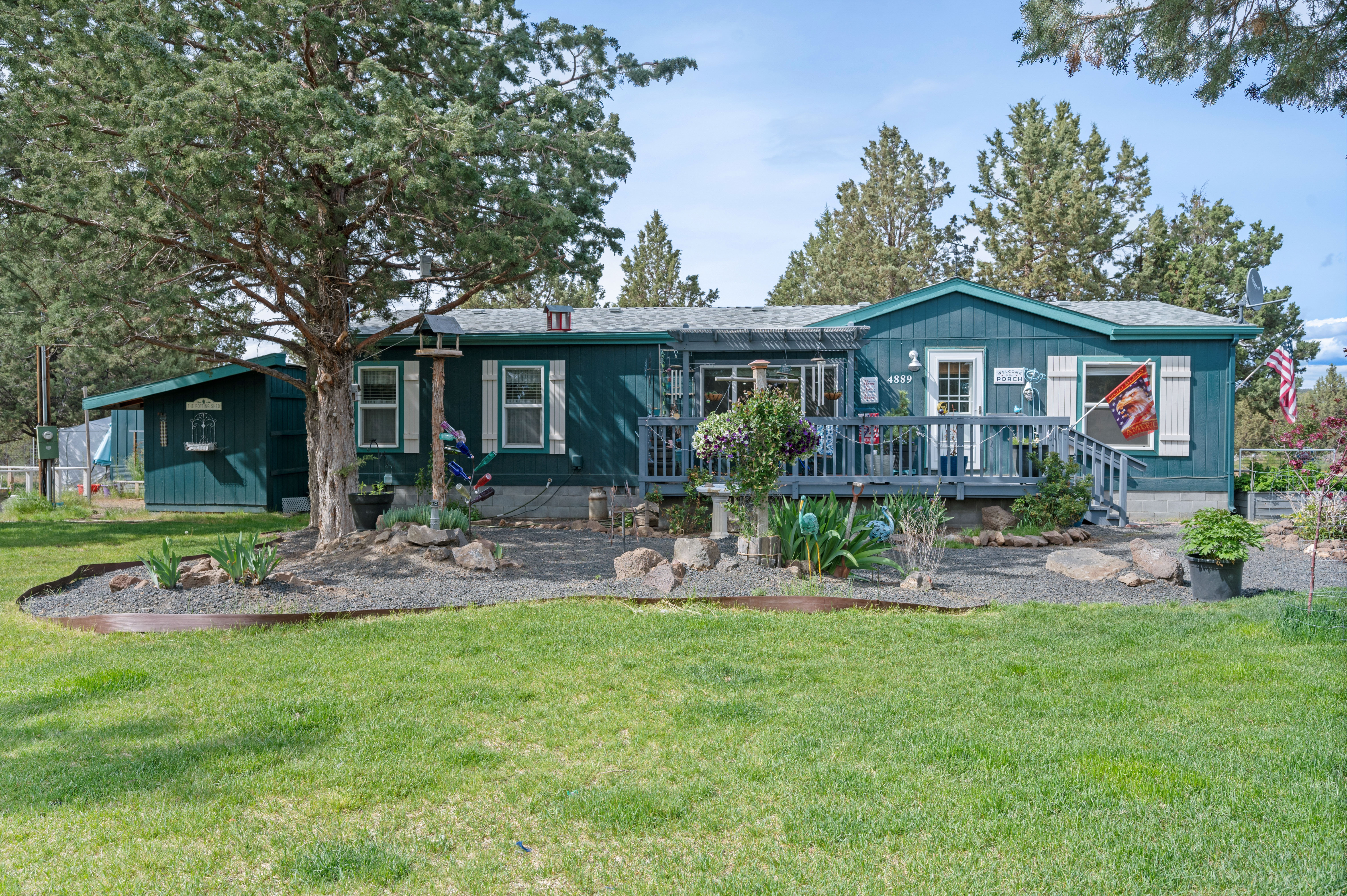 Prineville, Oregon, 97754, United States, 3 Bedrooms Bedrooms, ,2 BathroomsBathrooms,Residential,For Sale,1821437