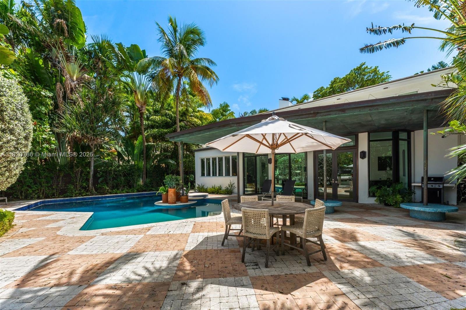Miami Beach, Florida, 33140, United States, 3 Bedrooms Bedrooms, ,4 BathroomsBathrooms,Residential,For Sale,1858063