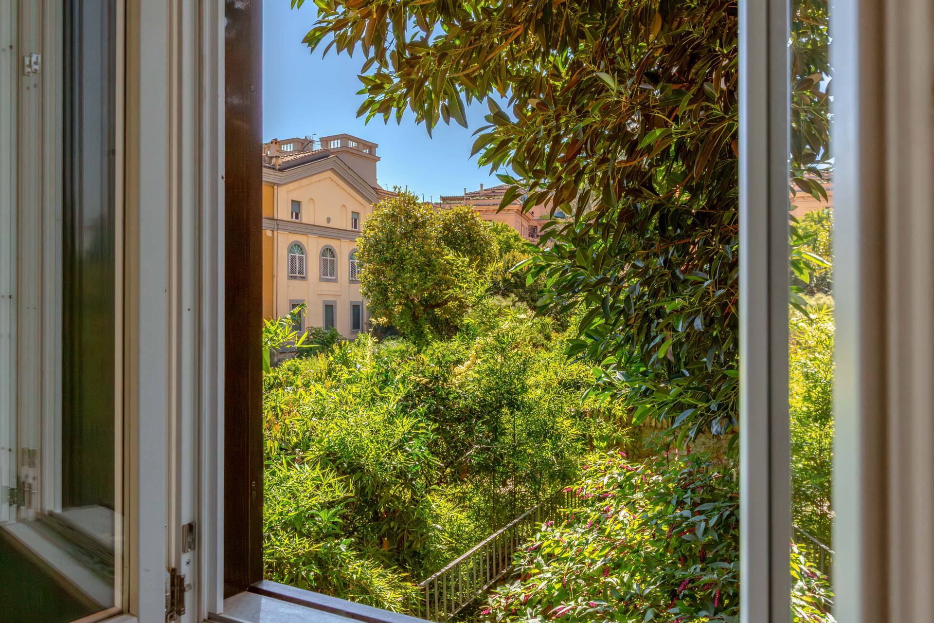 Roma, Roma, 00100, IT, 3 Bedrooms Bedrooms, ,3 BathroomsBathrooms,Residential,For Sale,1989114