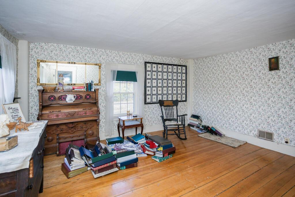 Farmington, Maine, 04938, United States, 5 Bedrooms Bedrooms, ,3 BathroomsBathrooms,Residential,For Sale,1960728