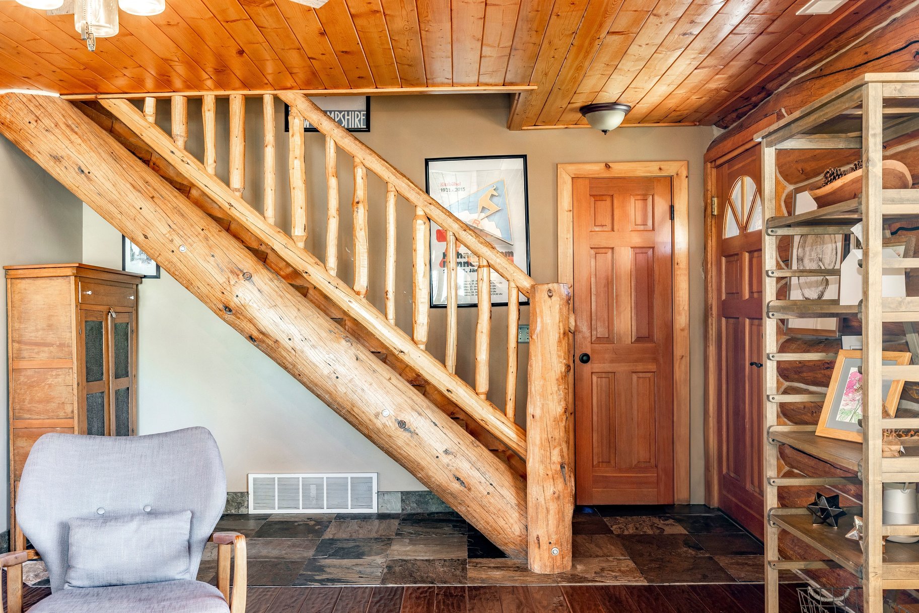  Easy Mountain Living, Made for Real Life: Log Warmth, Mountain Views, Flat Lot - 物件實景