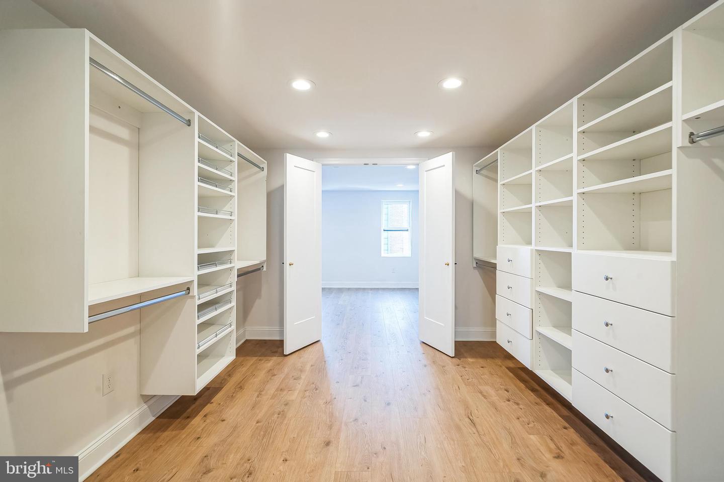 Philadelphia, Pennsylvania, 19130, United States, 4 Bedrooms Bedrooms, ,3 BathroomsBathrooms,Residential,For Sale,1949976