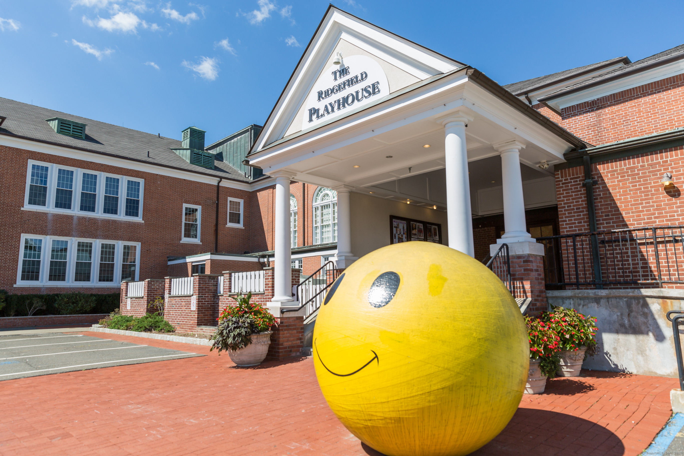 Ridgefield, Connecticut, 06877, United States, 2 Bedrooms Bedrooms, ,2 BathroomsBathrooms,Residential,For Sale,1989148