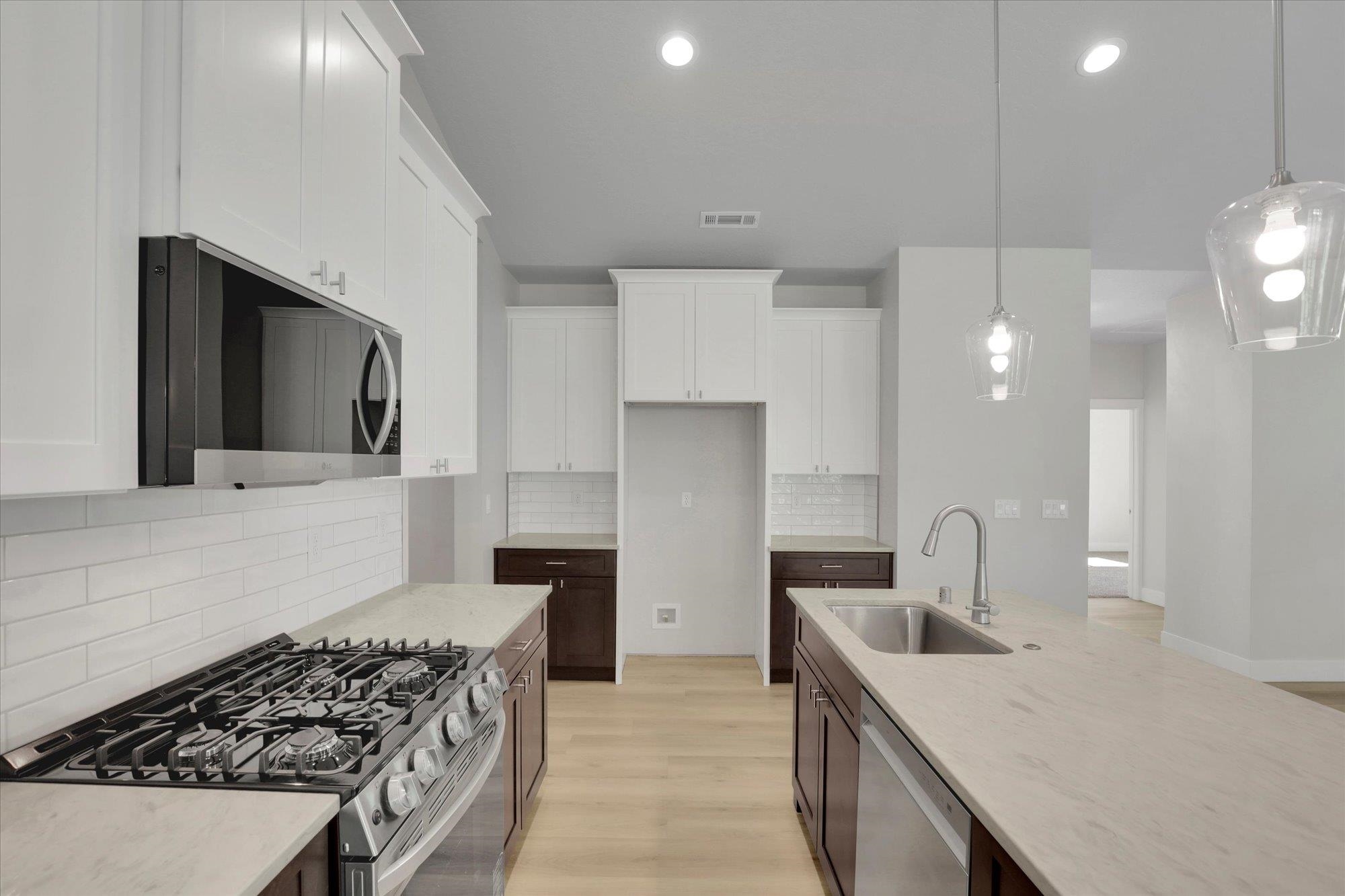 Deer Park, Washington, 99006, United States, 3 Bedrooms Bedrooms, ,2 BathroomsBathrooms,Residential,For Sale,1962895