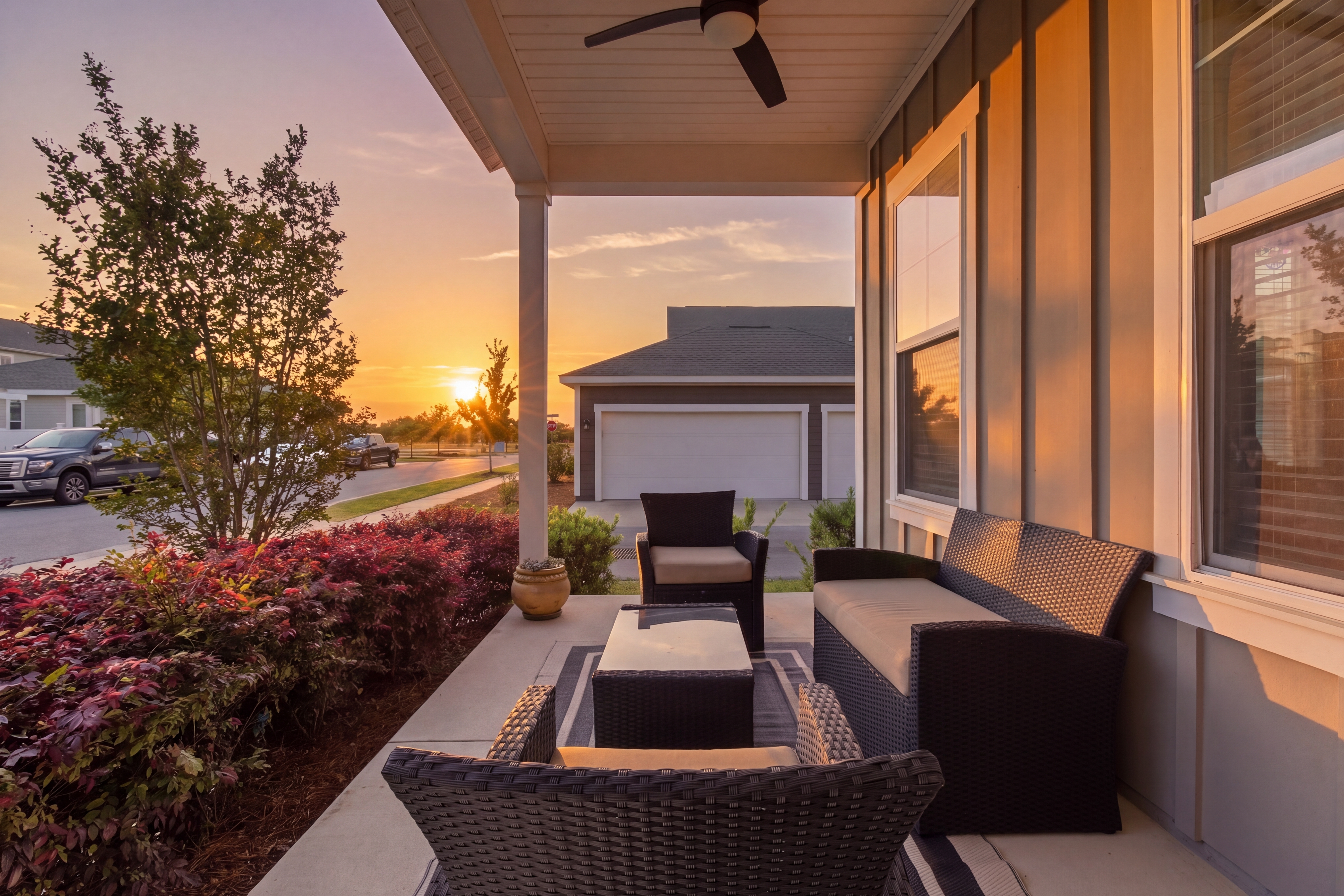  Spacious Corner-Lot Retreat With Flexible Living - 物件實景