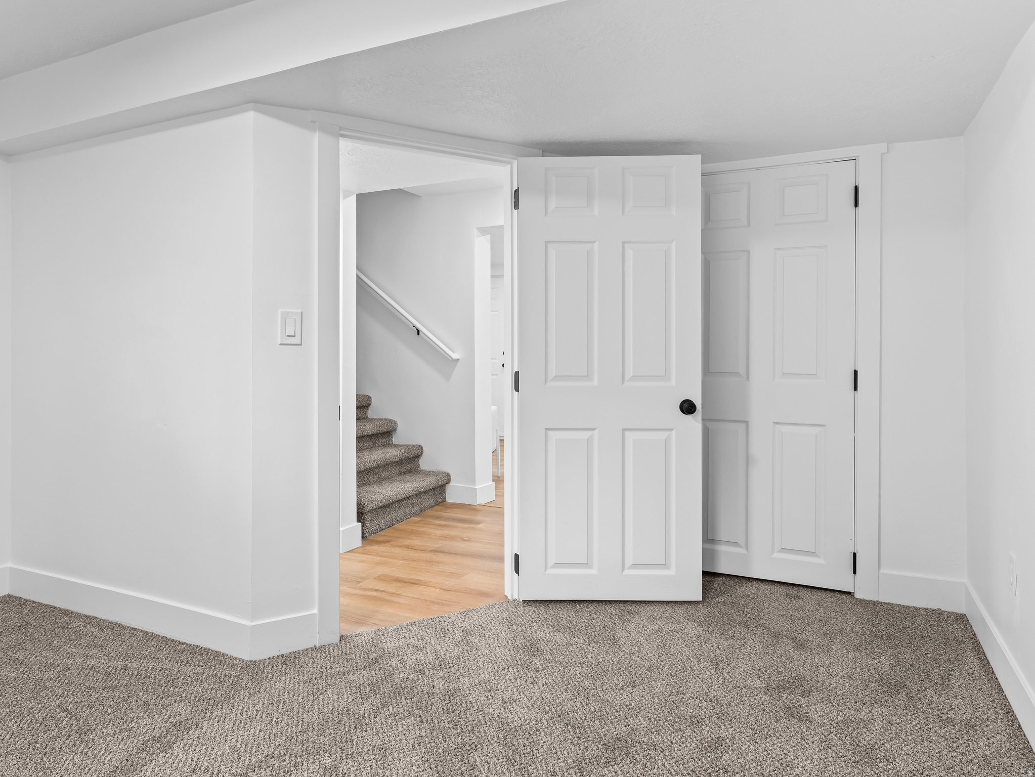 Murray, Utah, 84117, United States, 6 Bedrooms Bedrooms, ,2 BathroomsBathrooms,Residential,For Sale,1989540