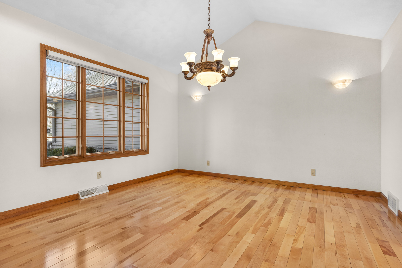 Roscoe, Illinois, 61073, United States, 3 Bedrooms Bedrooms, ,4 BathroomsBathrooms,Residential,For Sale,2011346