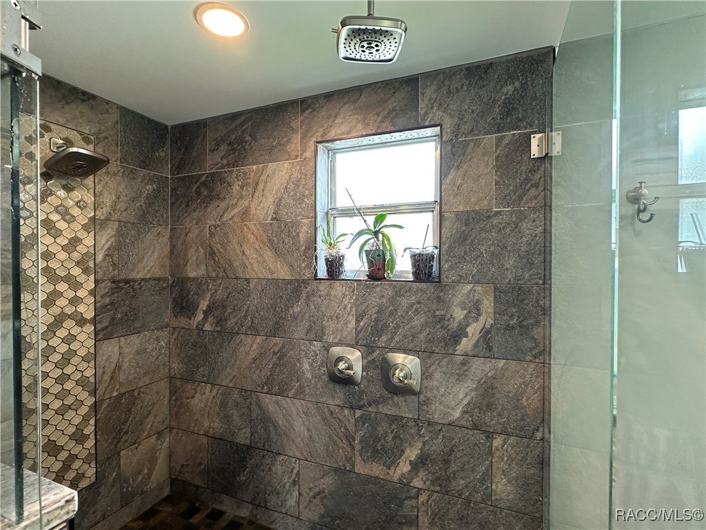 Crystal River, Florida, 34429, United States, 2 Bedrooms Bedrooms, ,4 BathroomsBathrooms,Residential,For Sale,2005515