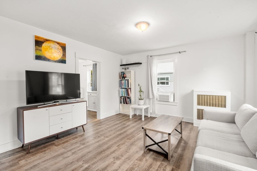 Rockland, Massachusetts, 02370, United States, 3 Bedrooms Bedrooms, ,1 BathroomBathrooms,Residential,For Sale,1968670