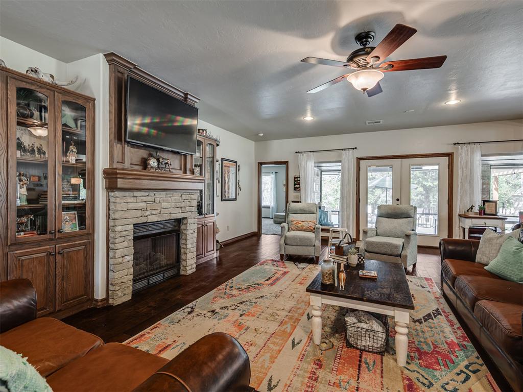 Jones, Oklahoma, 73049, United States, 4 Bedrooms Bedrooms, ,5 BathroomsBathrooms,Residential,For Sale,1987099