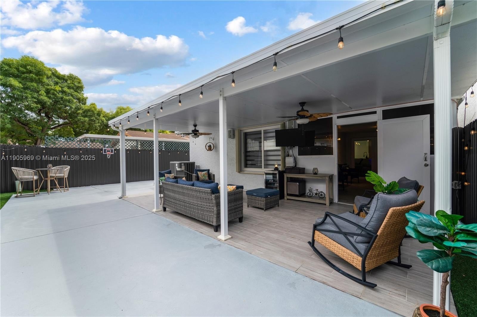 Miami, Florida, 33196, United States, 3 Bedrooms Bedrooms, ,2 BathroomsBathrooms,Residential,For Sale,1979827