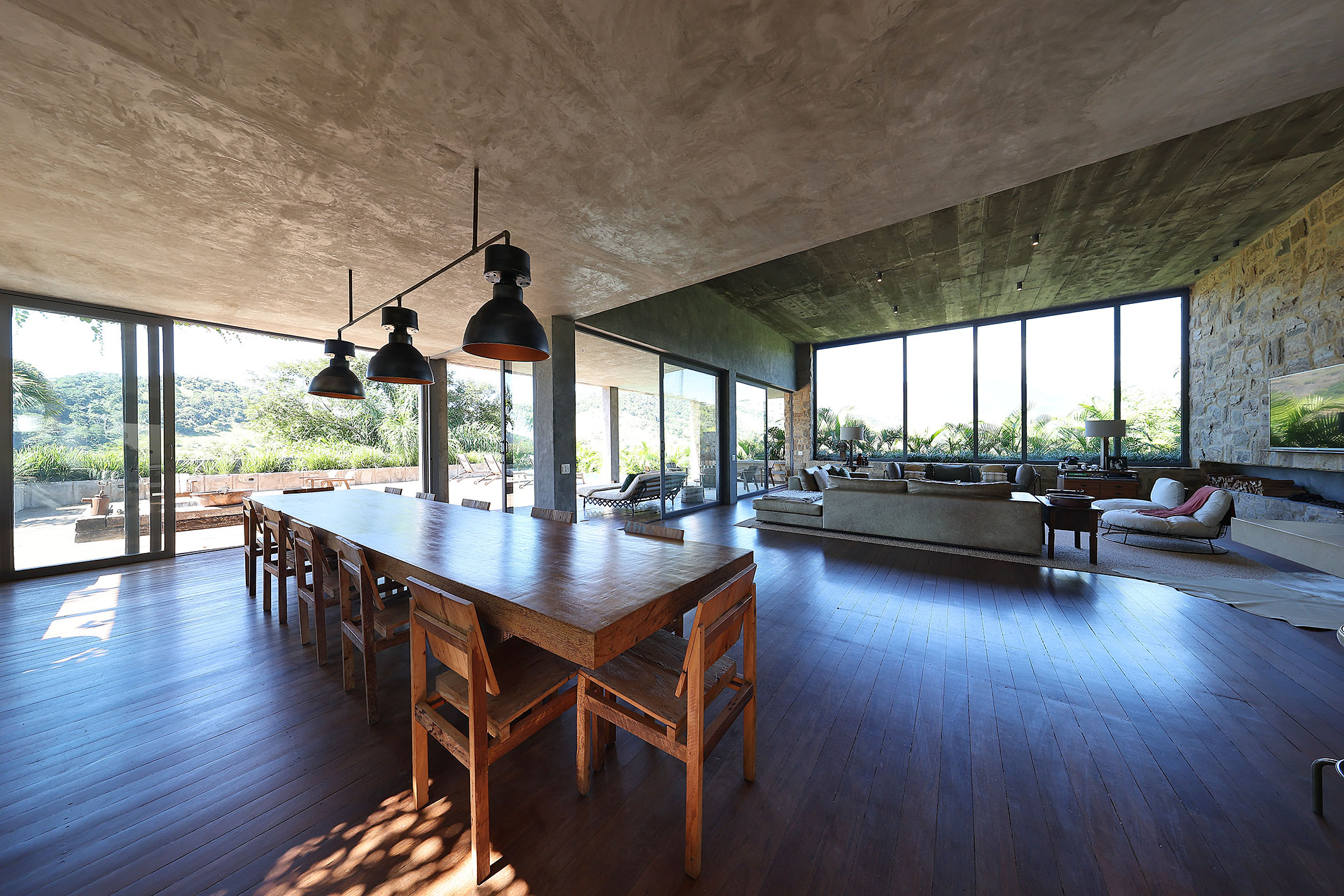  Contemporary estate immersed in nature with panoramic lake views - 物件實景