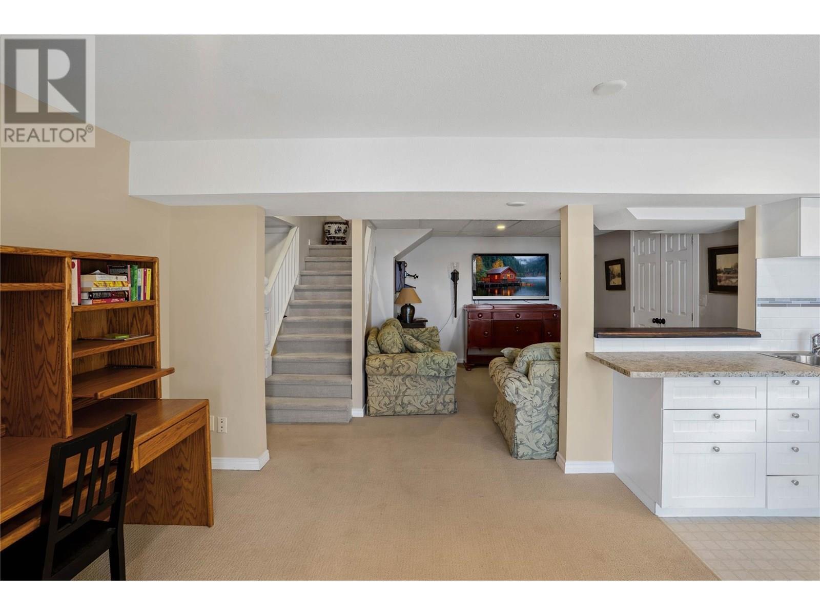 KELOWNA, British Columbia, V1V 2C3, CA, 5 Bedrooms Bedrooms, ,2 BathroomsBathrooms,Residential,For Sale,1911113