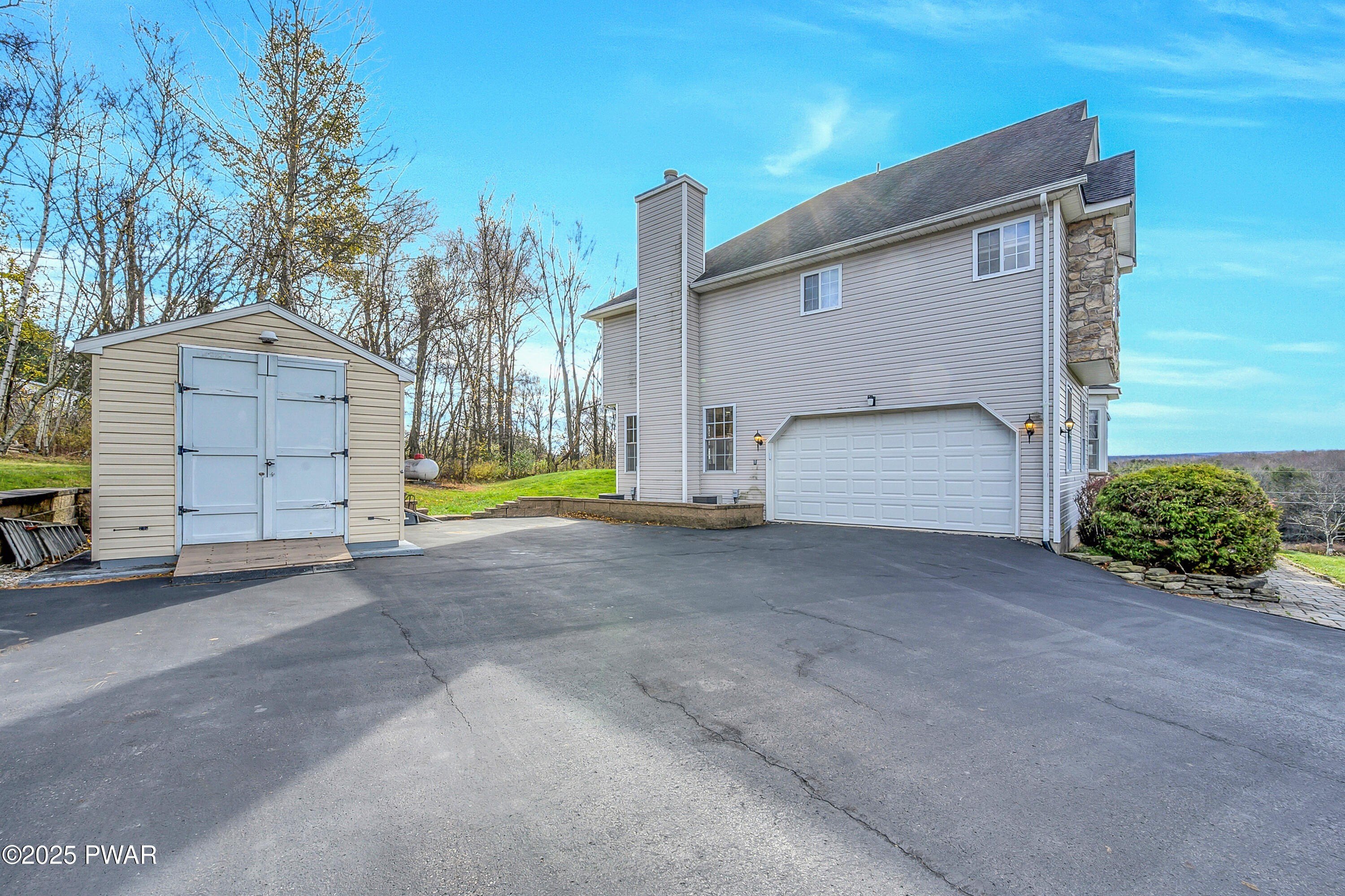 Moscow, Pennsylvania, 18444, United States, 4 Bedrooms Bedrooms, ,3 BathroomsBathrooms,Residential,For Sale,1987034