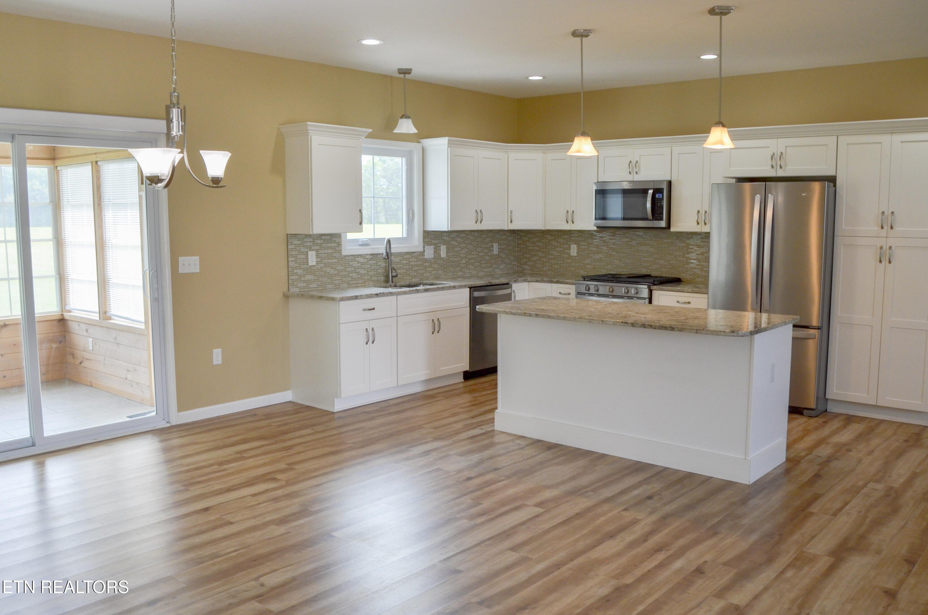 Crossville, Tennessee, 38555, United States, 3 Bedrooms Bedrooms, ,3 BathroomsBathrooms,Residential,For Sale,1978322