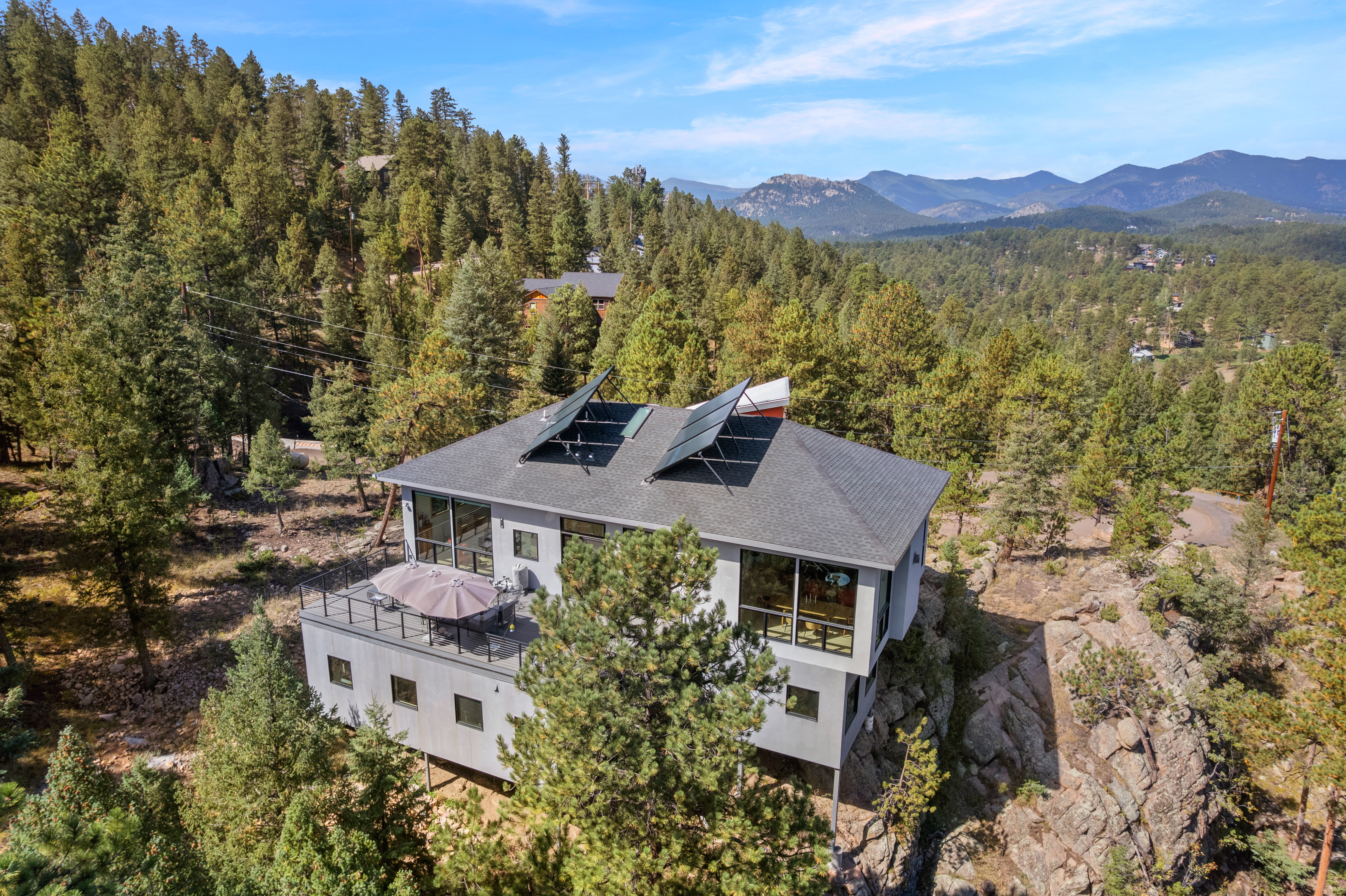  Modern Mountain Residence with Dramatic Architecture - 物件實景