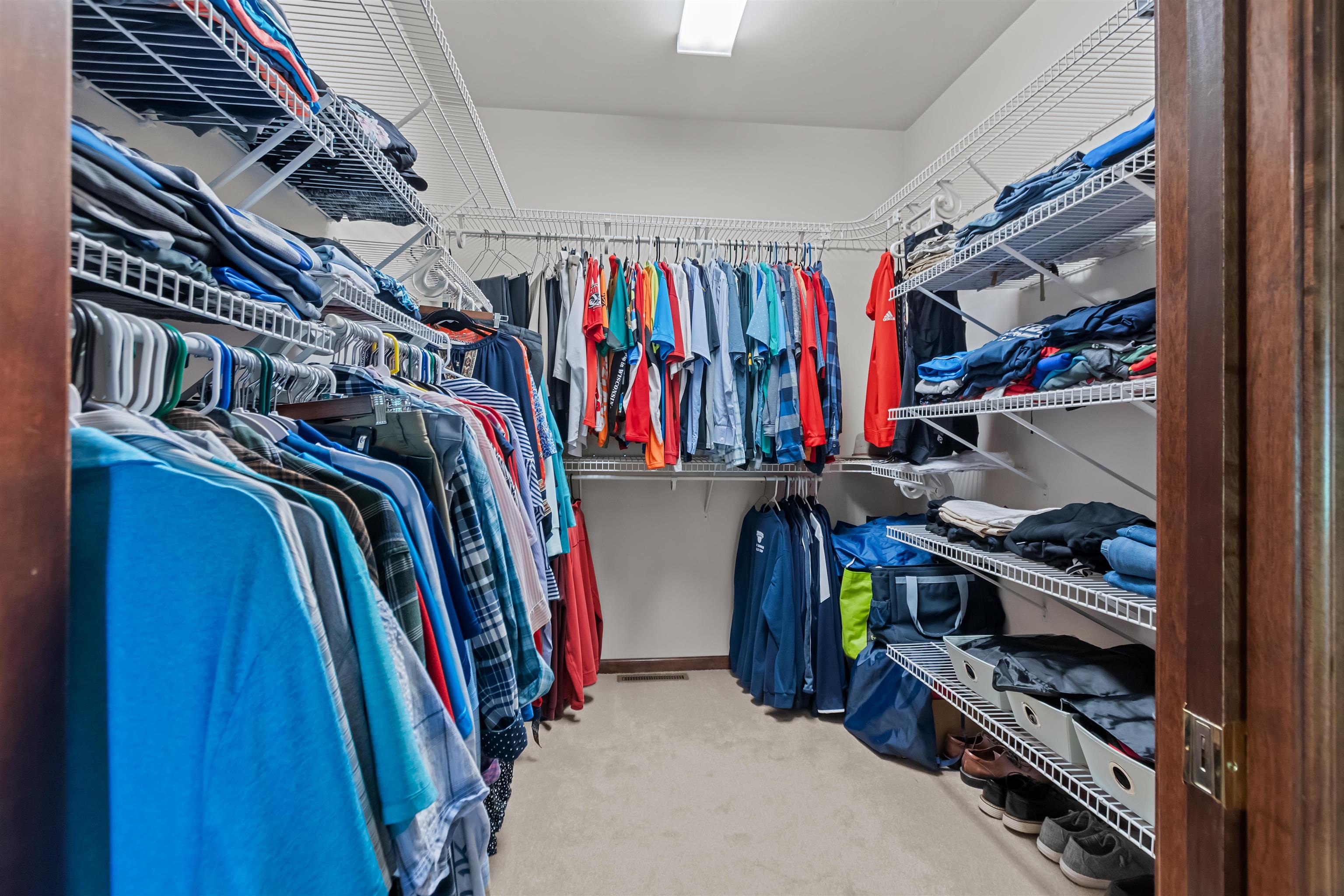 Menasha, Wisconsin, 54952, United States, 3 Bedrooms Bedrooms, ,3 BathroomsBathrooms,Residential,For Sale,1981265