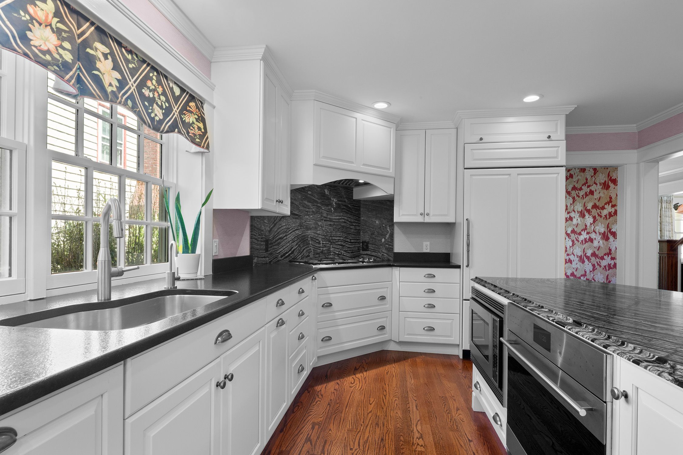  Classic Newport Colonial - 物件實景