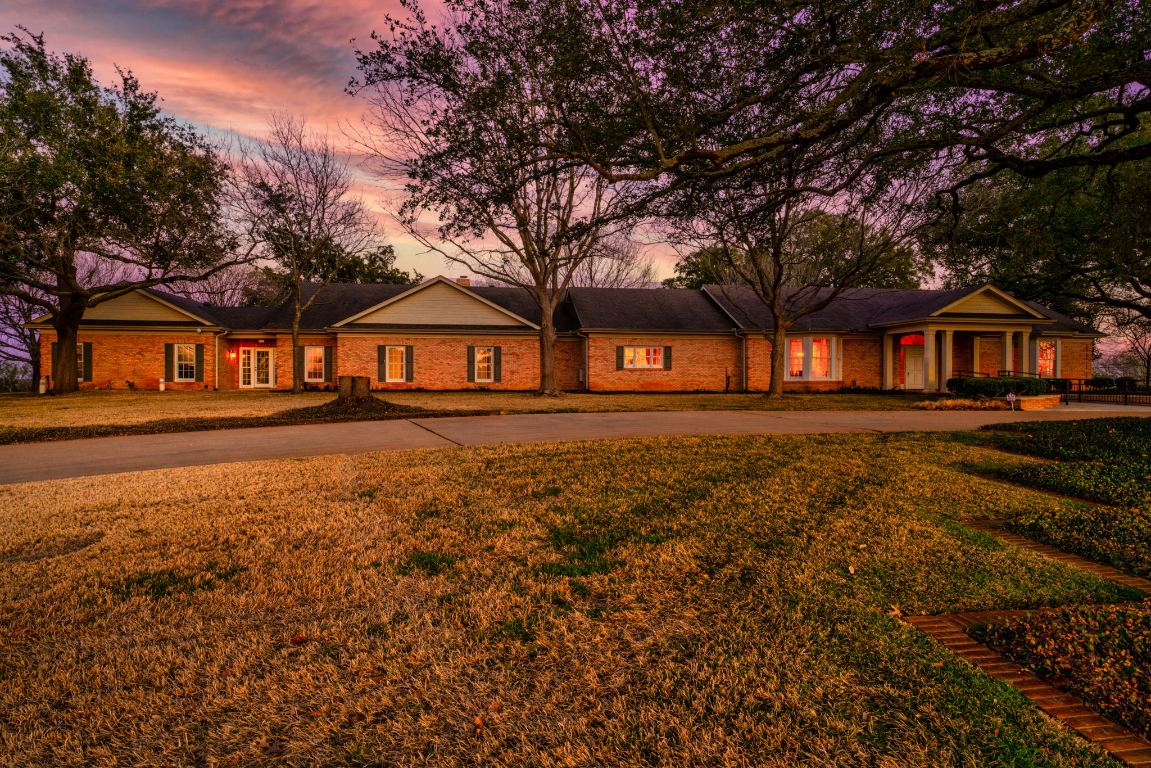 Belton, Texas, 76513, United States, 3 Bedrooms Bedrooms, ,5 BathroomsBathrooms,Residential,For Sale,1883238