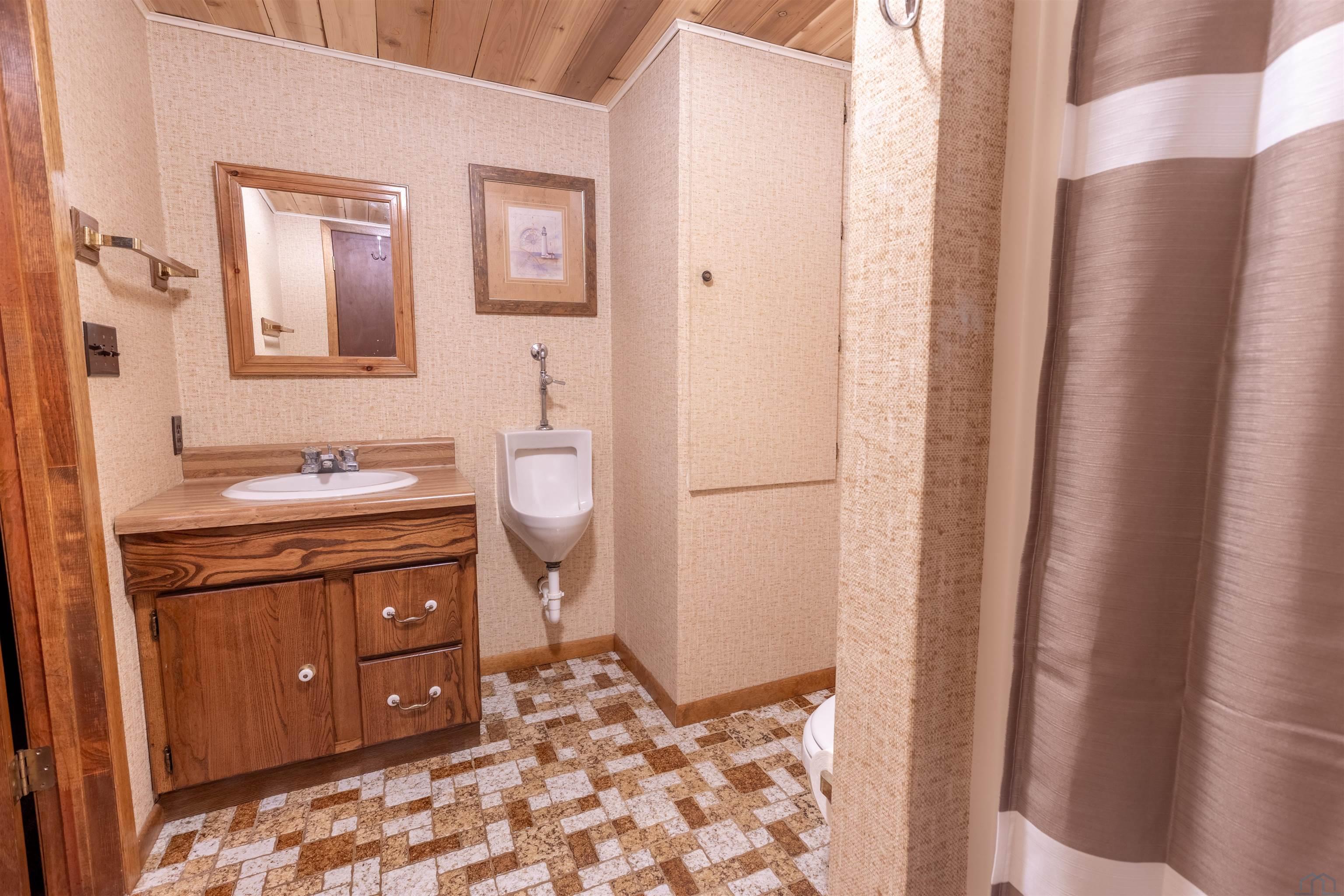 Sioux City, Iowa, 51104, United States, 4 Bedrooms Bedrooms, ,5 BathroomsBathrooms,Residential,For Sale,2042014
