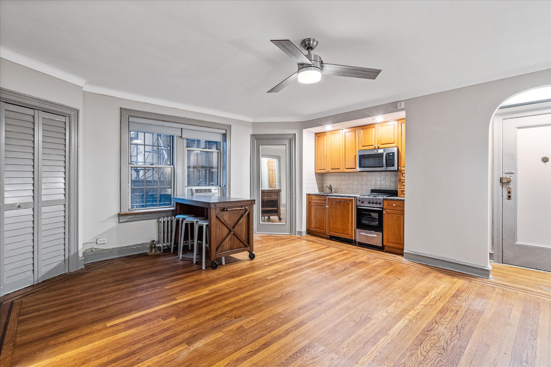  150 Burns Street, Forest Hills, NY, 11375 - 物件實景