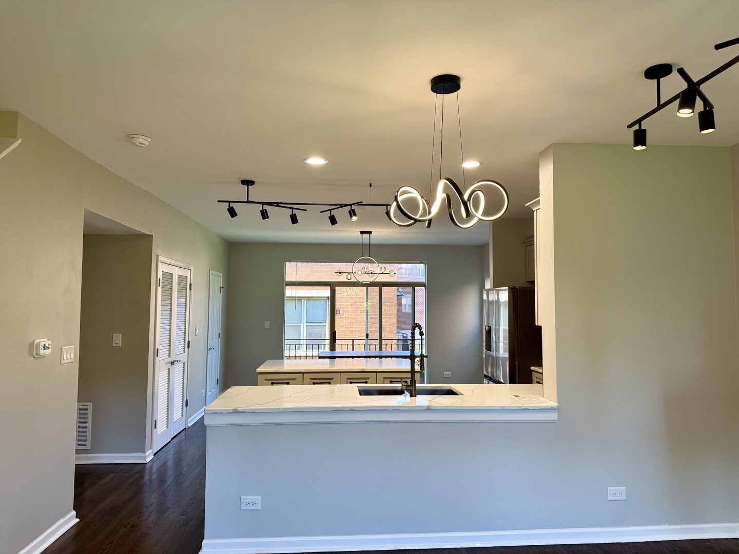Chicago, Illinois, 60610, United States, 3 Bedrooms Bedrooms, ,3 BathroomsBathrooms,Residential,For Sale,1928687