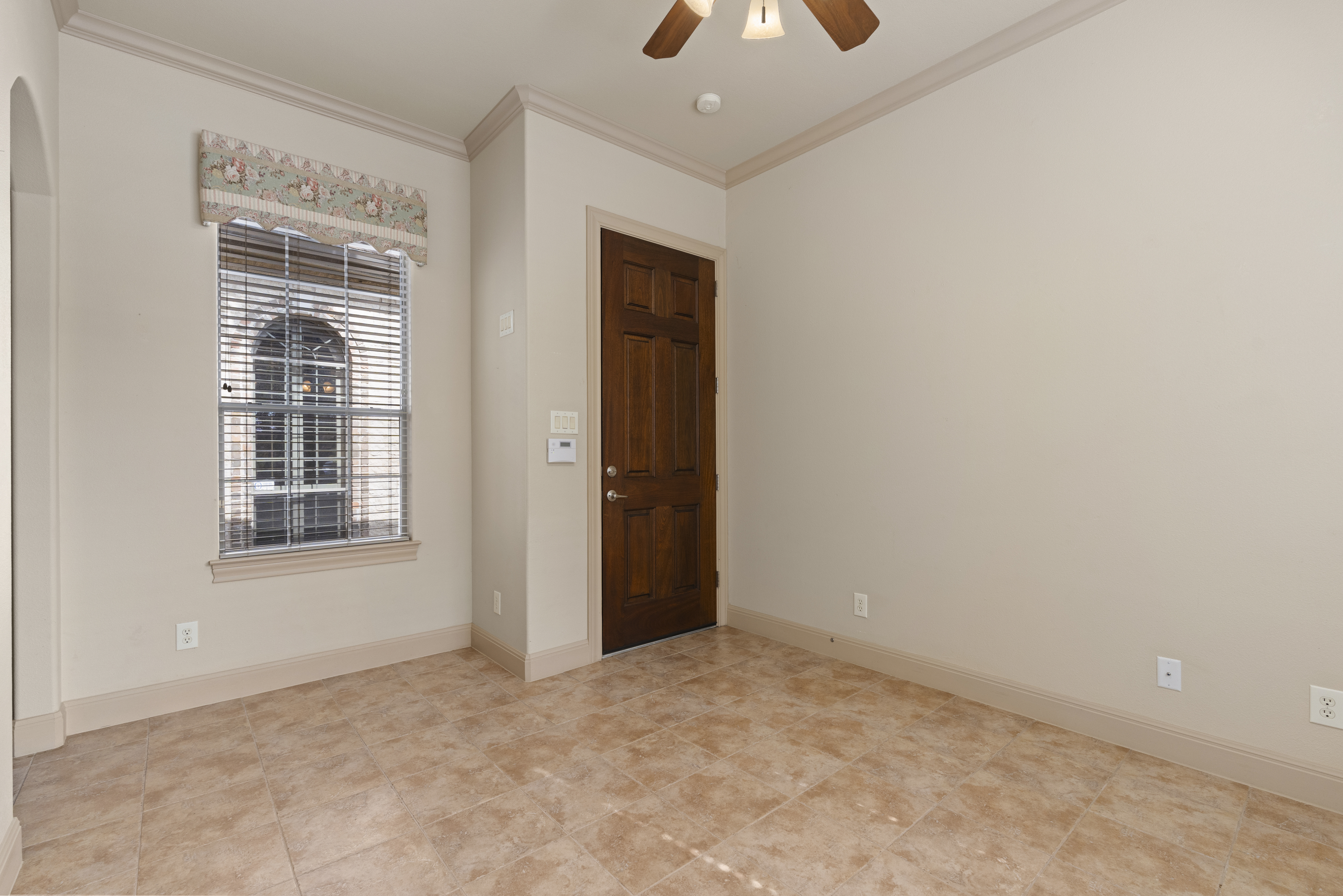  Stunning Single-Story Retreat on Greenbelt - 物件實景