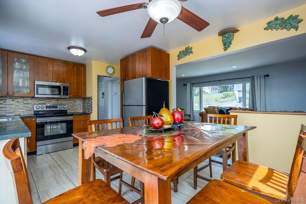 White Plains, New York, 10607, United States, 4 Bedrooms Bedrooms, ,2 BathroomsBathrooms,Residential,For Sale,1986046