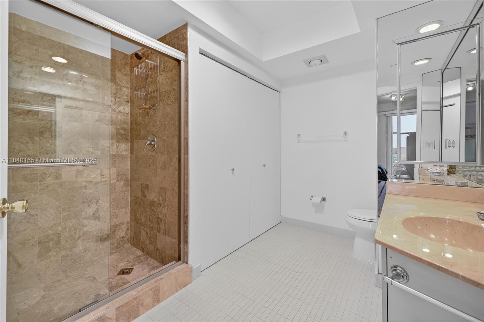 Aventura, Florida, 33180, United States, 2 Bedrooms Bedrooms, ,2 BathroomsBathrooms,Residential,For Sale,1897536