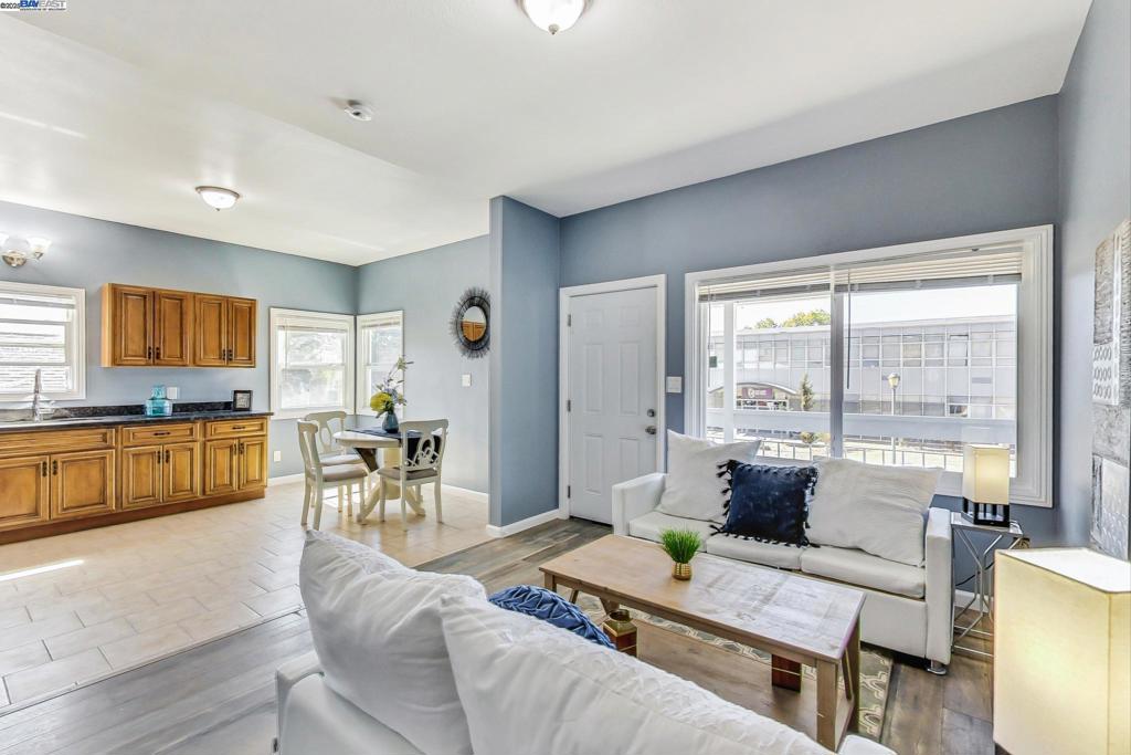 Oakland, California, 94605, United States, ,Residential,For Sale,1921286