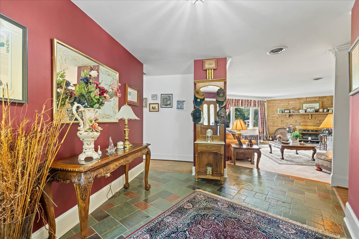 Chester, Virginia, 23831, United States, 5 Bedrooms Bedrooms, ,4 BathroomsBathrooms,Residential,For Sale,1889514