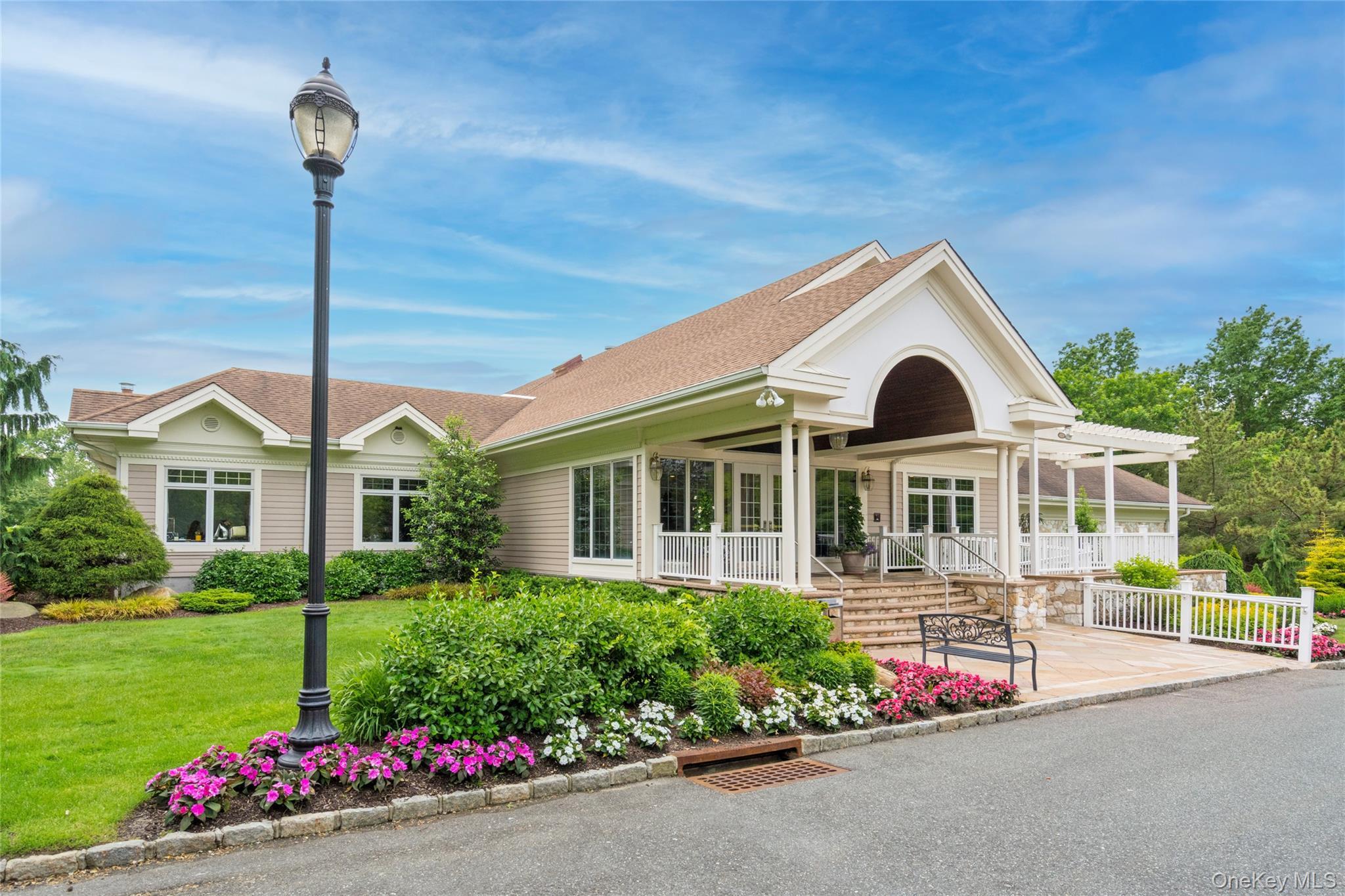  323 Baltustrol Circle, Roslyn, NY, 11576 - 物件實景