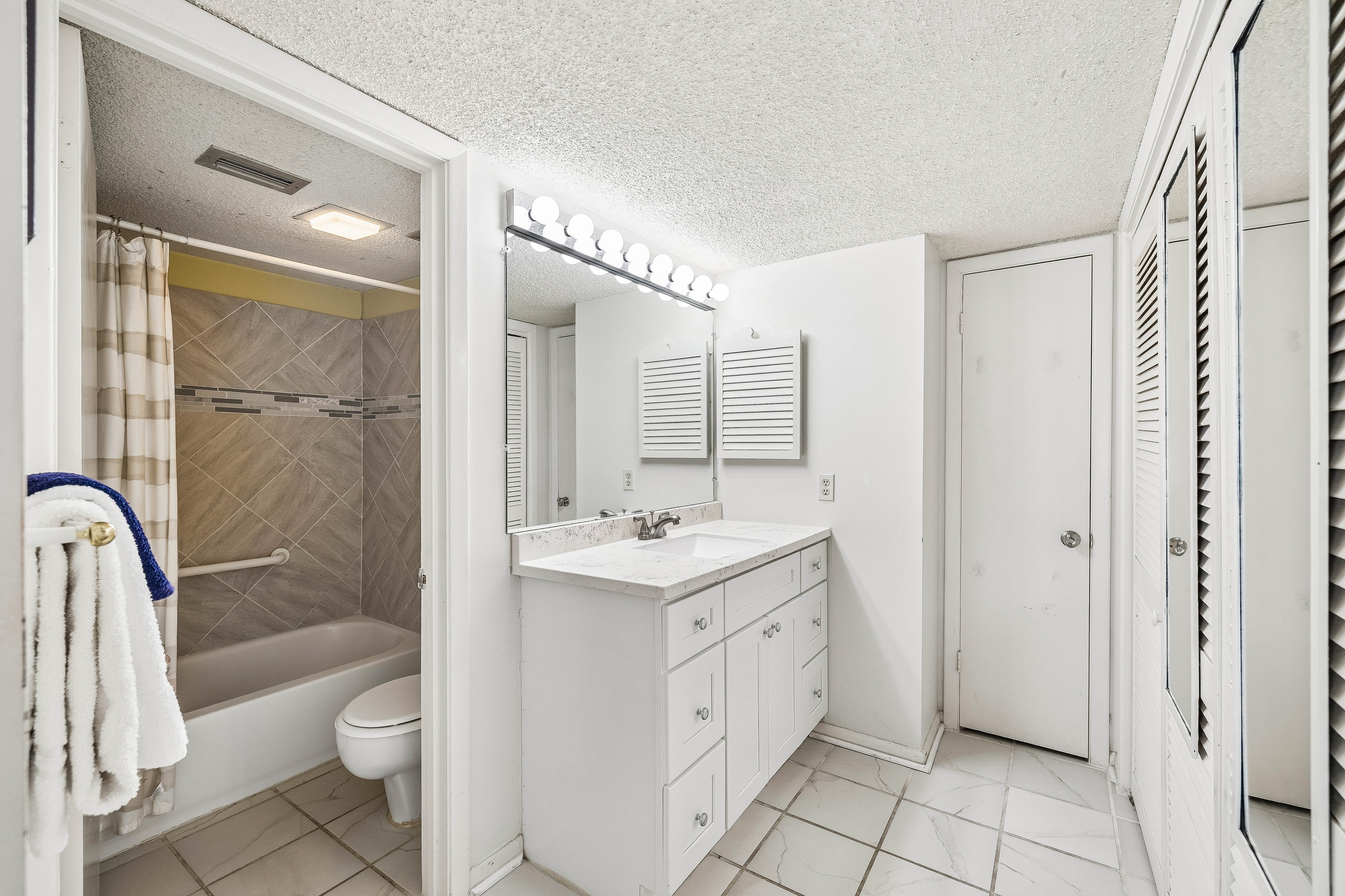  Gulf-Front Corner Retreat In Sought-After Community Near Amenities - 物件實景
