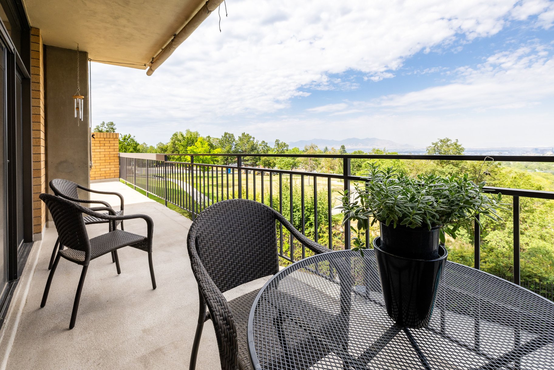  Immaculate condo with expansive valley and city views - 物件實景