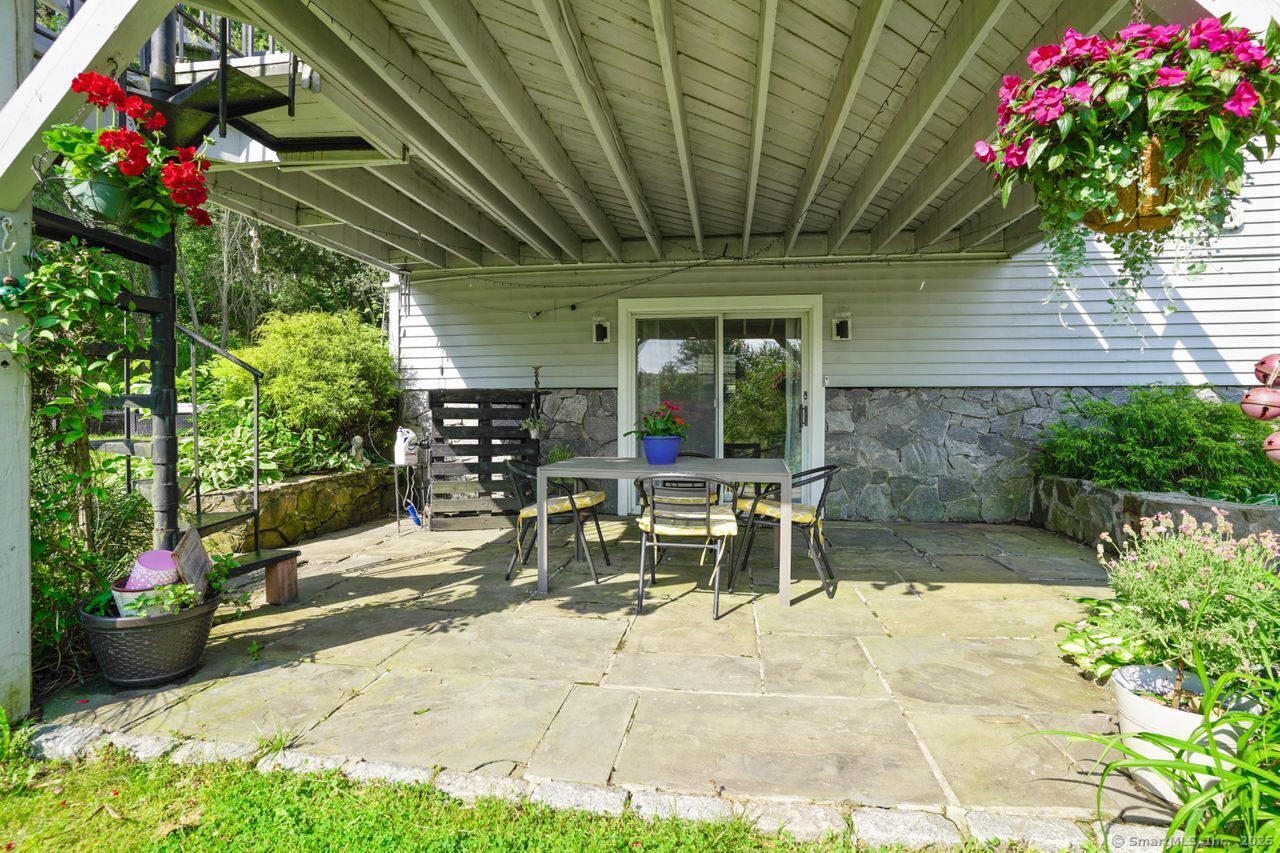 Redding, Connecticut, 06896, United States, 2 Bedrooms Bedrooms, ,1 BathroomBathrooms,Residential,For Sale,1920127