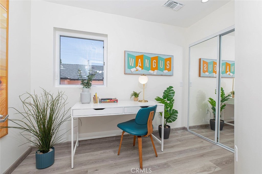 Los Angeles, California, 90027, United States, ,Residential,For Sale,1938959