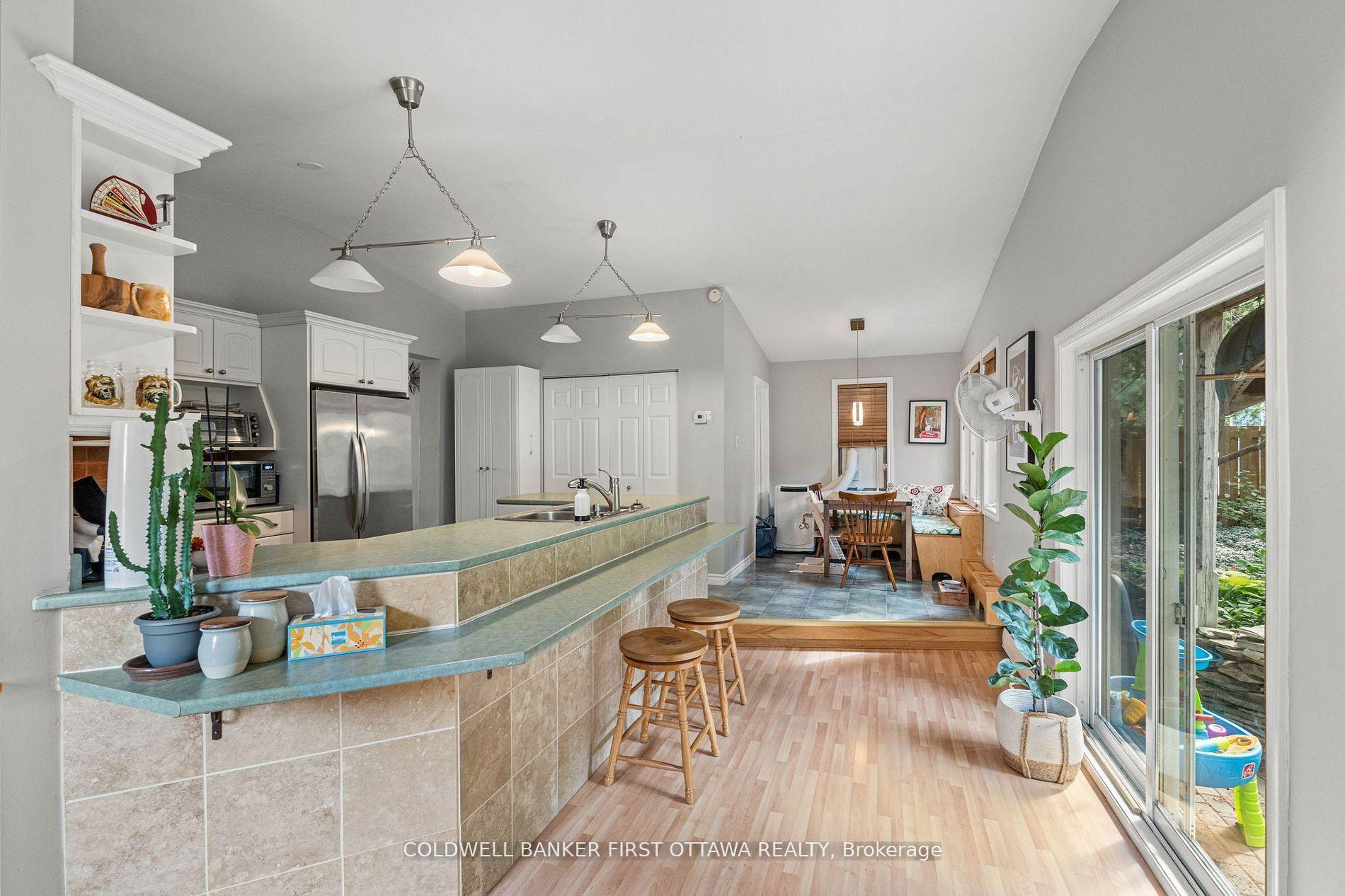 BRITANNIA - LINCOLN HEIGHTS AND AREA, Ontario, K2B 6Y5, CA, 3 Bedrooms Bedrooms, ,Residential,For Sale,1950856