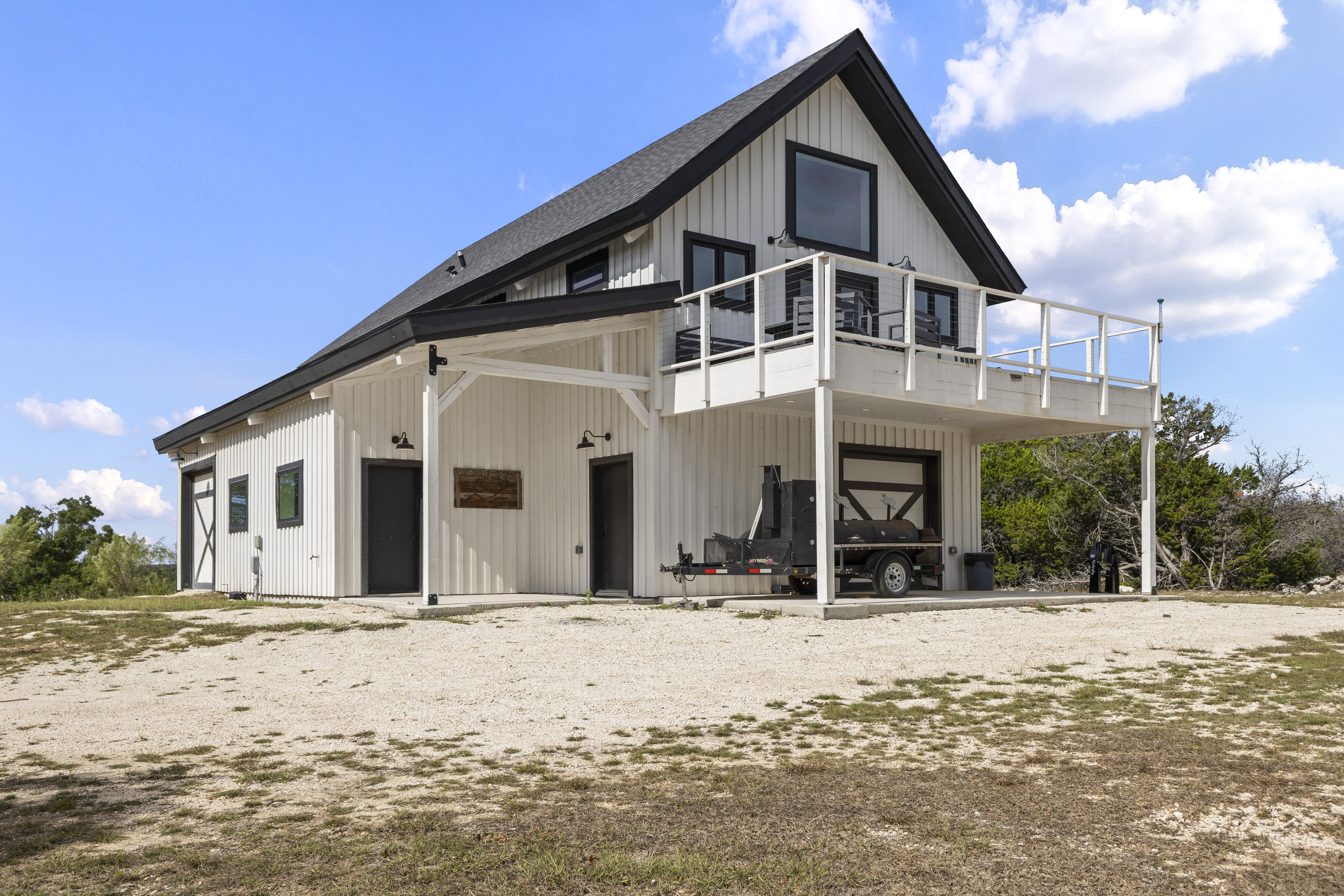  Hilltop Barndominium on 15+ Acres - 物件實景