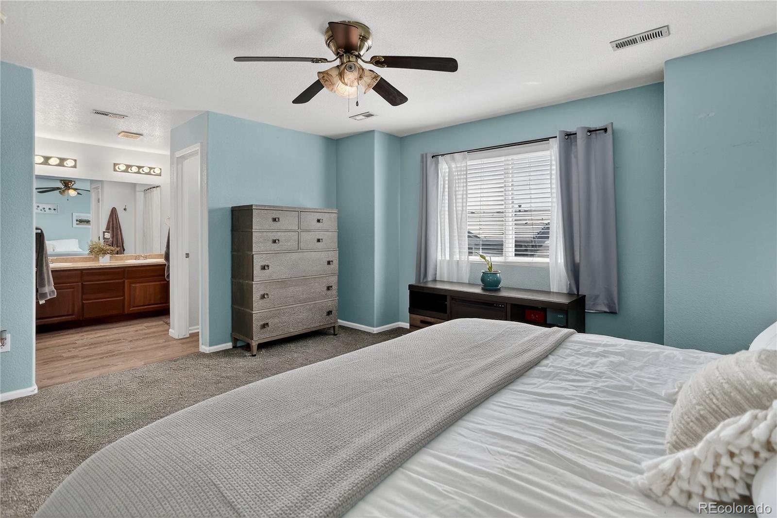 Aurora, Colorado, 80018, United States, 3 Bedrooms Bedrooms, ,3 BathroomsBathrooms,Residential,For Sale,1926277