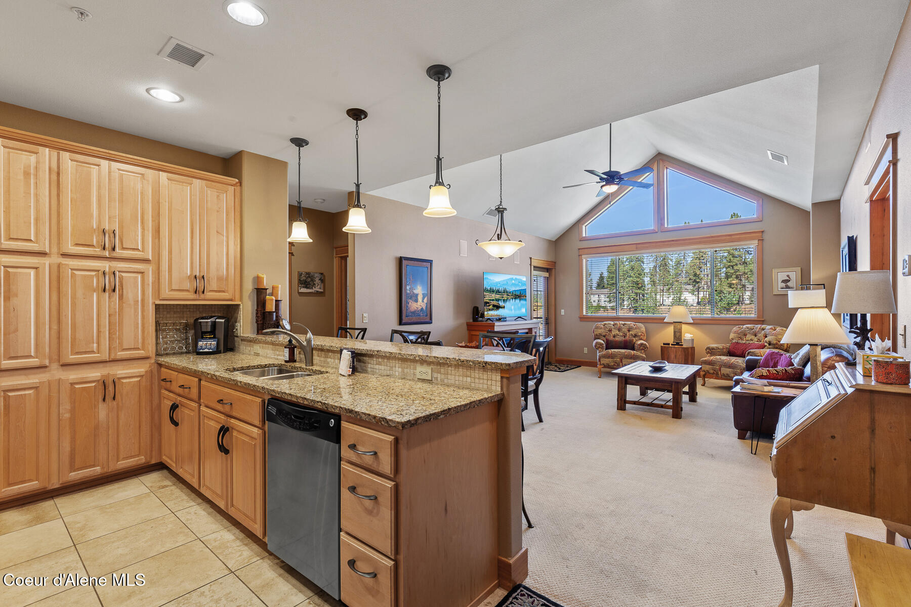 Coeur d'Alene, Idaho, 83814, United States, 2 Bedrooms Bedrooms, ,2 BathroomsBathrooms,Residential,For Sale,1974627