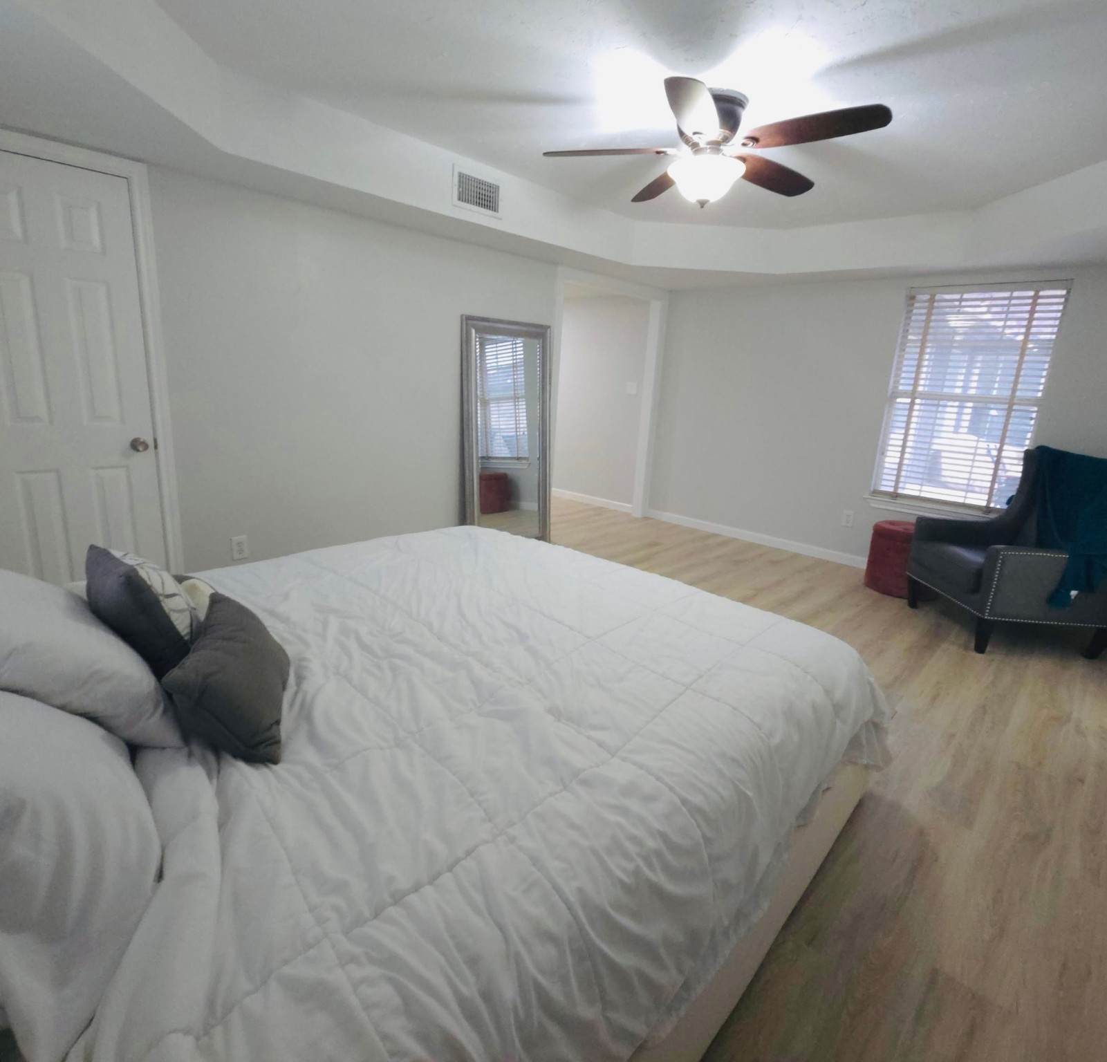 Talty, Texas, 75160, United States, 6 Bedrooms Bedrooms, ,4 BathroomsBathrooms,Residential,For Sale,1970411