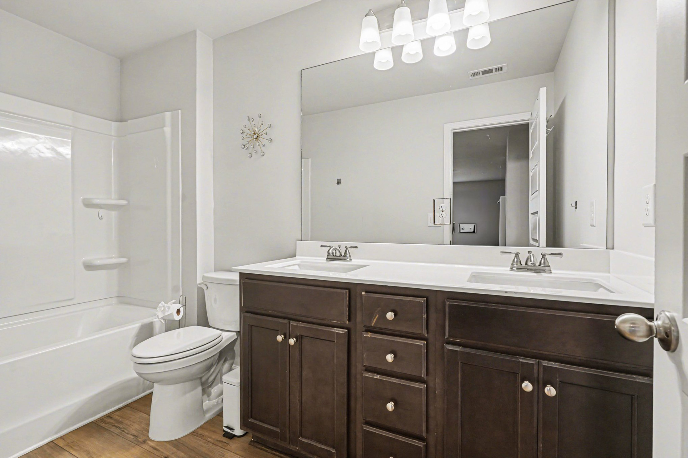  Modern Living in Beautifully Appointed Residence - 物件實景