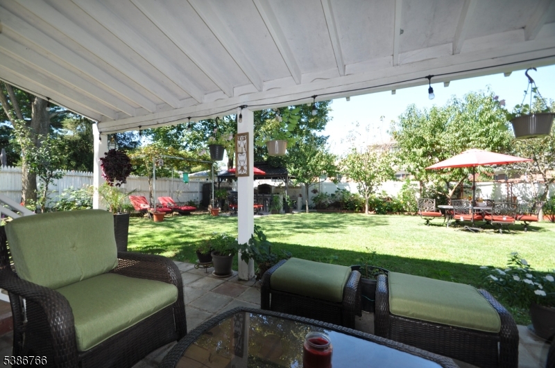 Burlington, Springfield Township`, New Jersey, 07081, United States, 4 Bedrooms Bedrooms, ,3 BathroomsBathrooms,Residential,For Sale,1979460