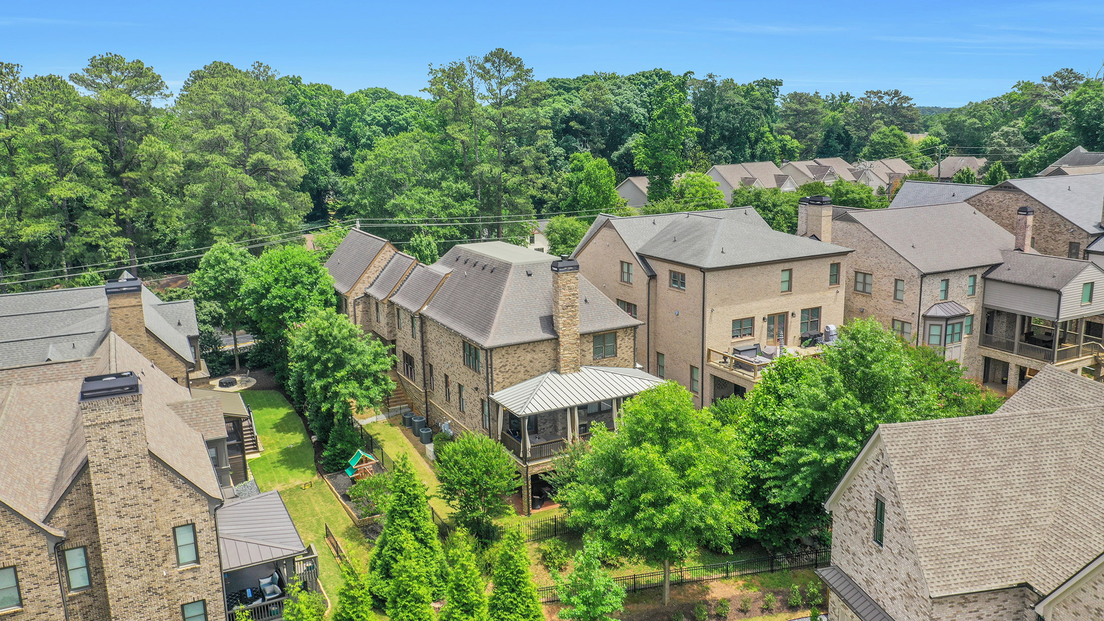  Sophisticated Brick Residence in Coveted Brookhaven Location - 物件實景