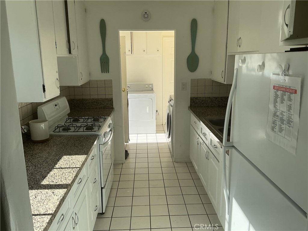 Reseda, California, 91335, United States, 6 Bedrooms Bedrooms, ,2 BathroomsBathrooms,Residential,For Sale,1993576