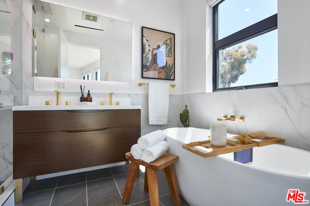 Culver City, California, 90230, United States, 4 Bedrooms Bedrooms, ,7 BathroomsBathrooms,Residential,For Sale,1804248